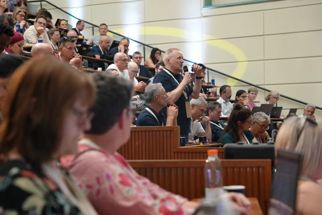 Patrick Lemaire prenant la parole lors du Moodle Moot FR 2024